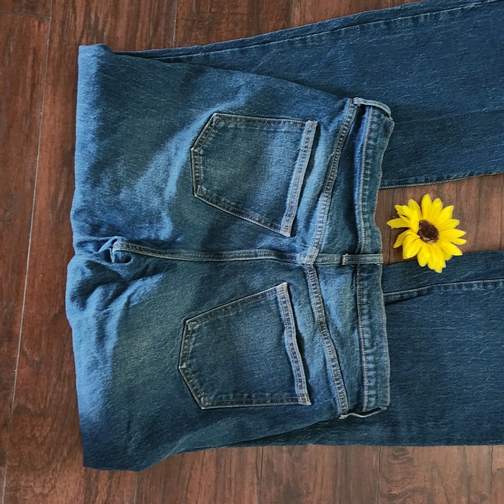 Universal THREAD HIGH RISE Flared Jeans - Picture 10 of 10